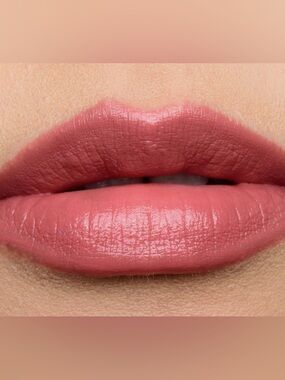 Estee Lauder Pure Color
Creme Lipstick in Beautiful Rose Tea Full Size